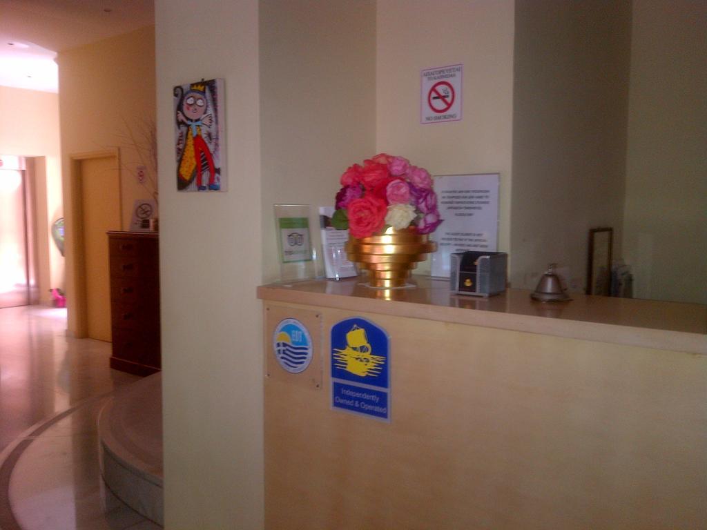 Efplias Hotel Apartments Пирей Экстерьер фото