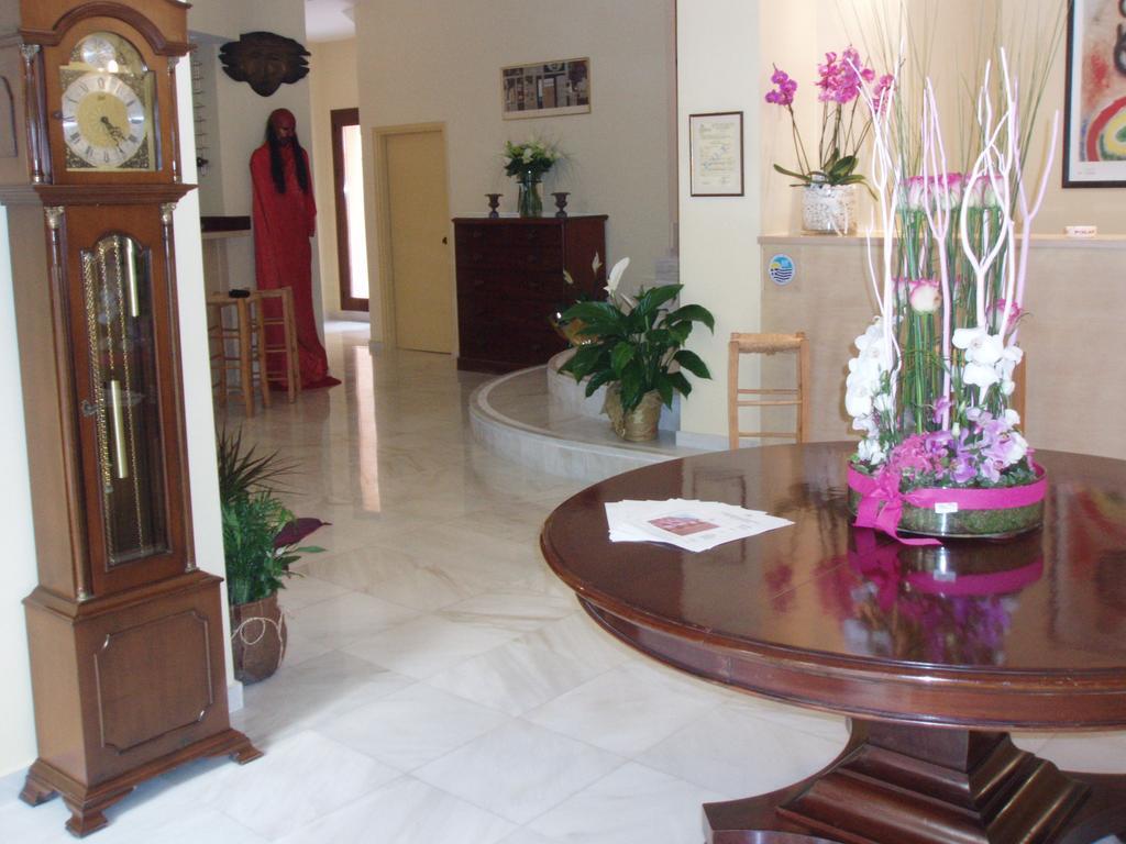 Efplias Hotel Apartments Пирей Экстерьер фото