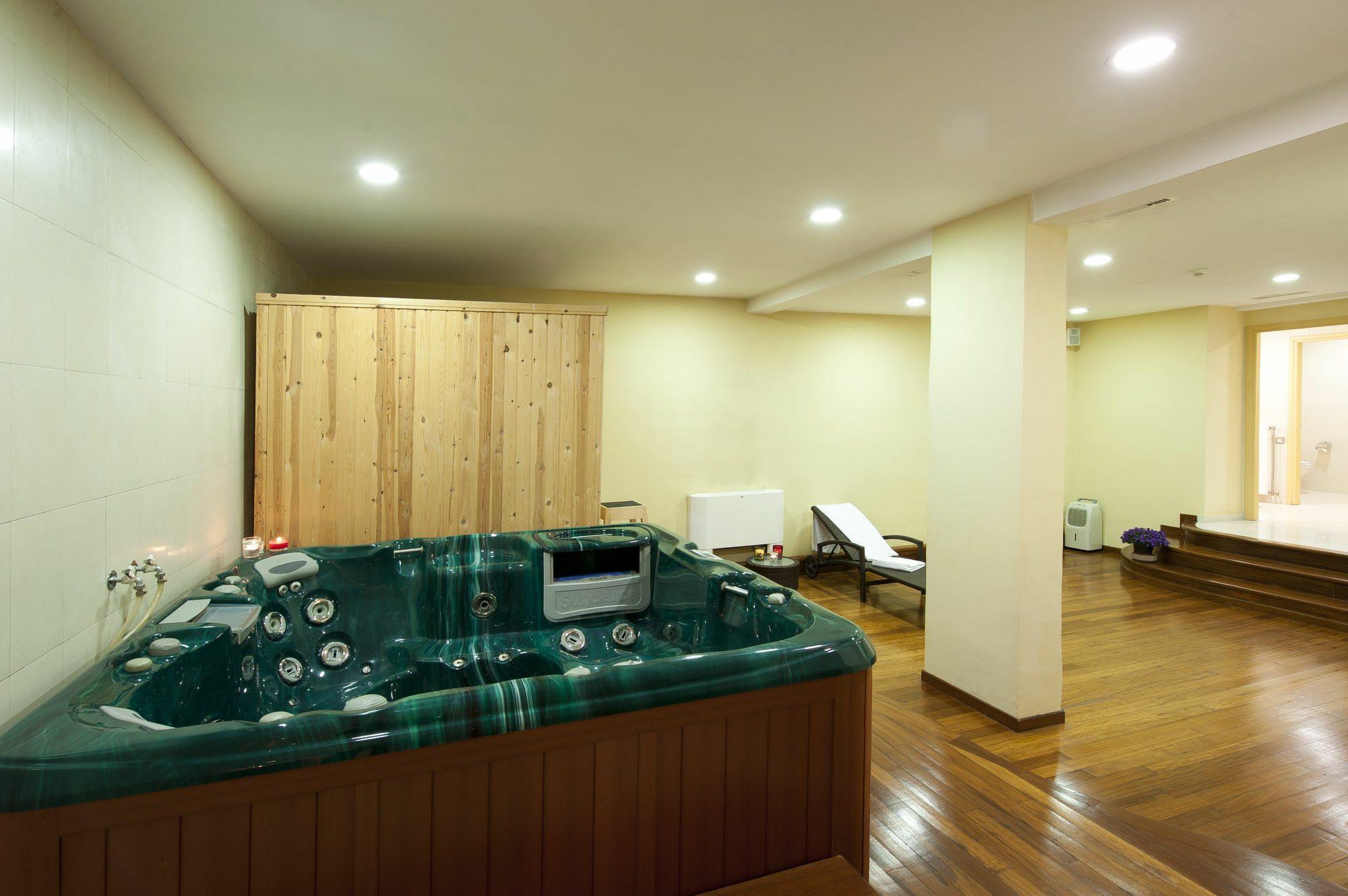 Efplias Hotel Apartments Пирей Экстерьер фото