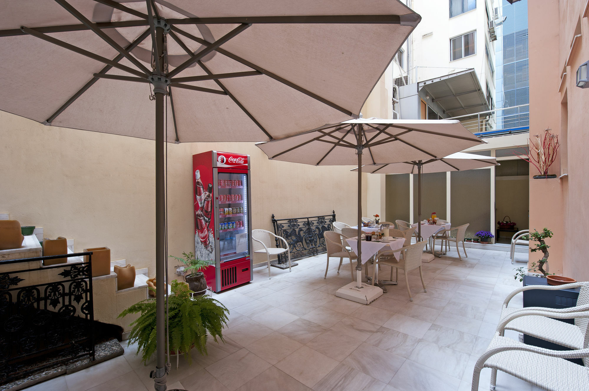 Efplias Hotel Apartments Пирей Экстерьер фото