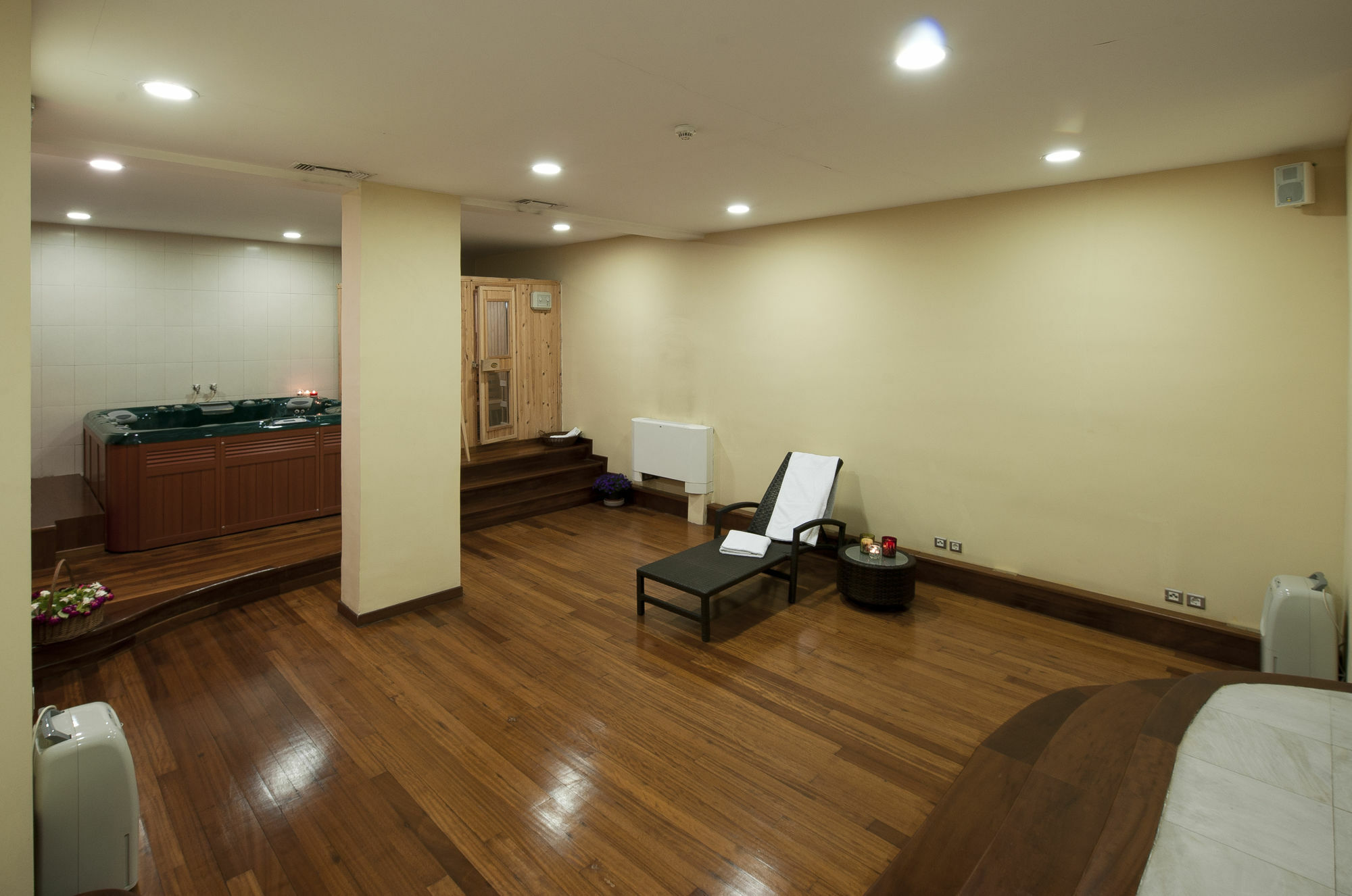 Efplias Hotel Apartments Пирей Экстерьер фото